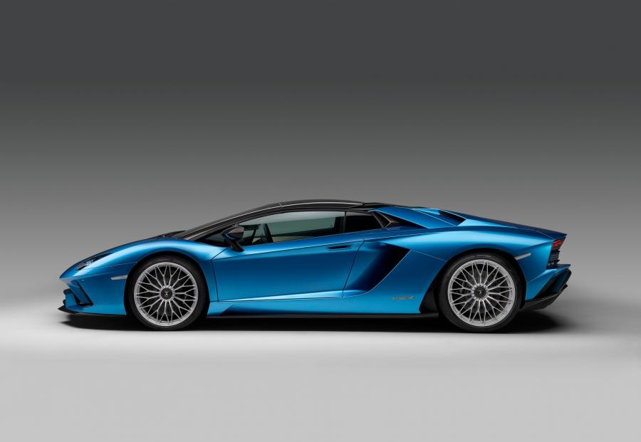  Lamborghini Aventador S Roadster 2017 года  (фото 3 из 27)